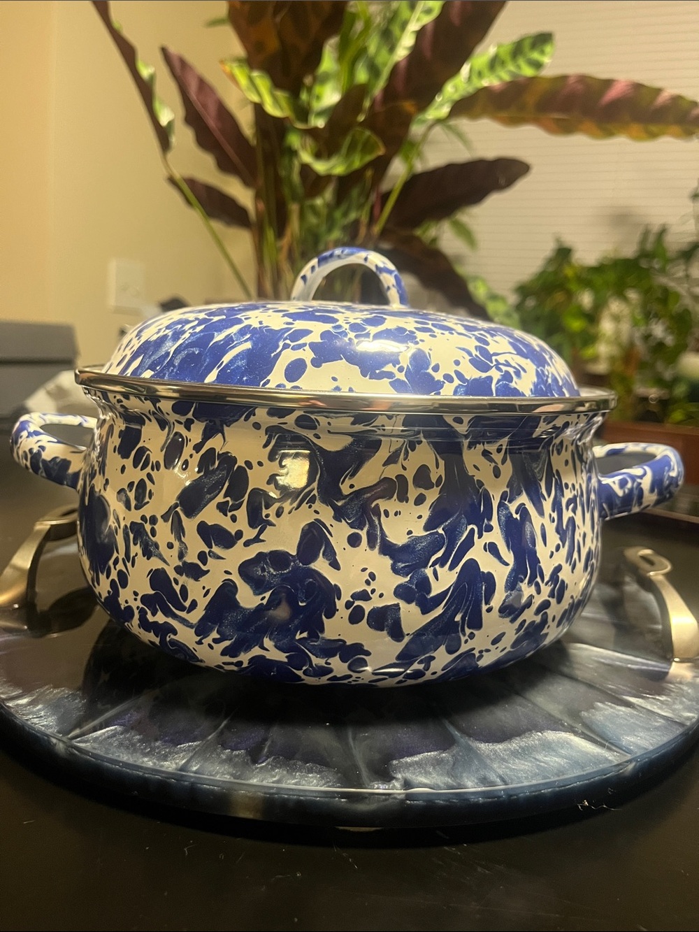 Golden Rabbit Blue and White Speckled Enamel Dutch Oven - Classic Cookware